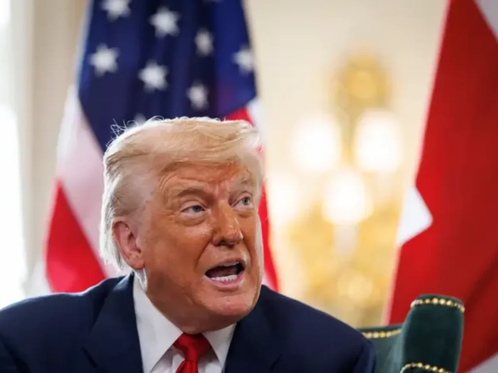 Trump assina decreto que impõe tarifa de 50% ao Brasil