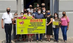 Mulher é presa com mais de 100 papelotes de cocaína