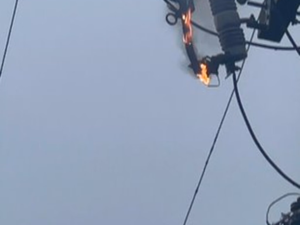 Após semanas ‘no escuro’ moradores da Domingos ‘ganham’ novo transformador