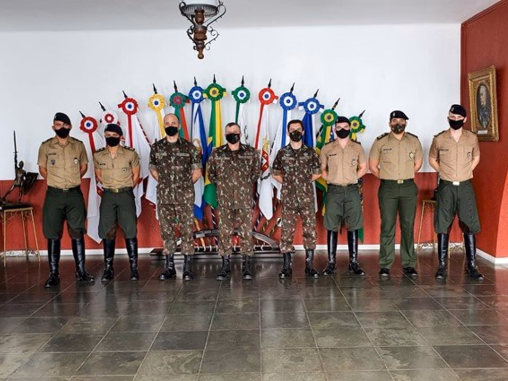 Brigada Charrua recebe cadetes da AMAN