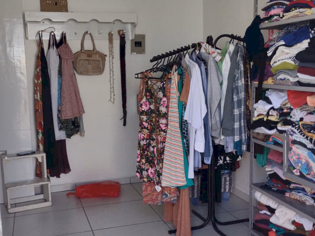 Aapecan realiza brechó nesta quinta-feira