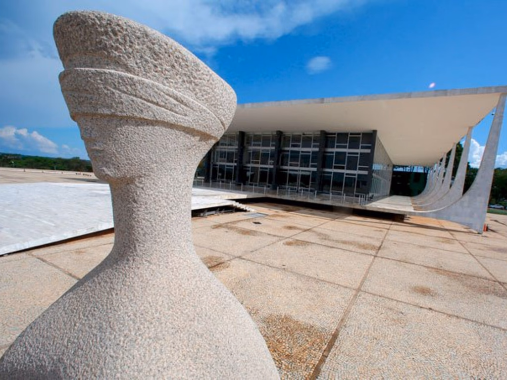 Gilmar vota pela proibição e julgamento será retomado hoje