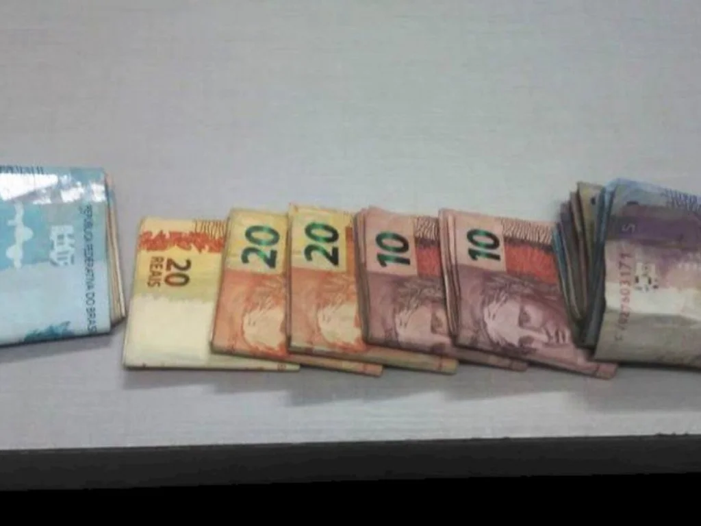 PC prende suspeito de coordenar venda de drogas no Salvador Faraco