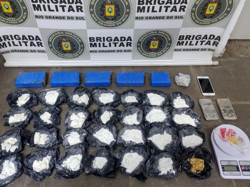 Homem é preso com cerca de 3kg de droga