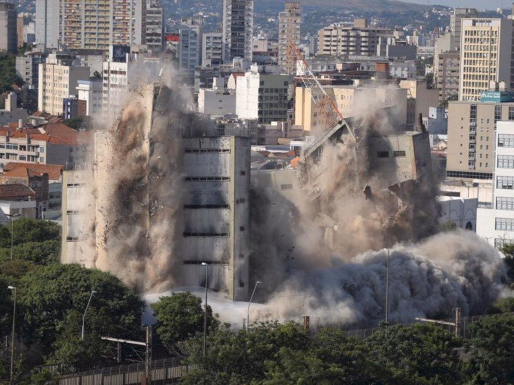 Implosão ocorreu em sete segundos