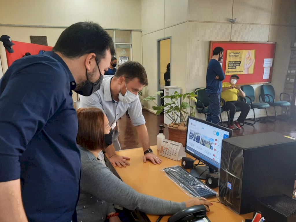 Escolas recebem 109 novos computadores