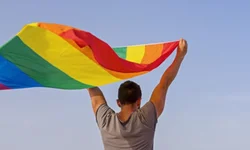 Mais de mil pessoas estão fora de casa