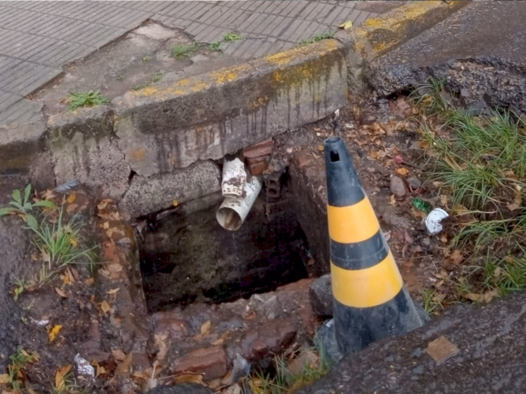 Tampas de bueiro são furtadas