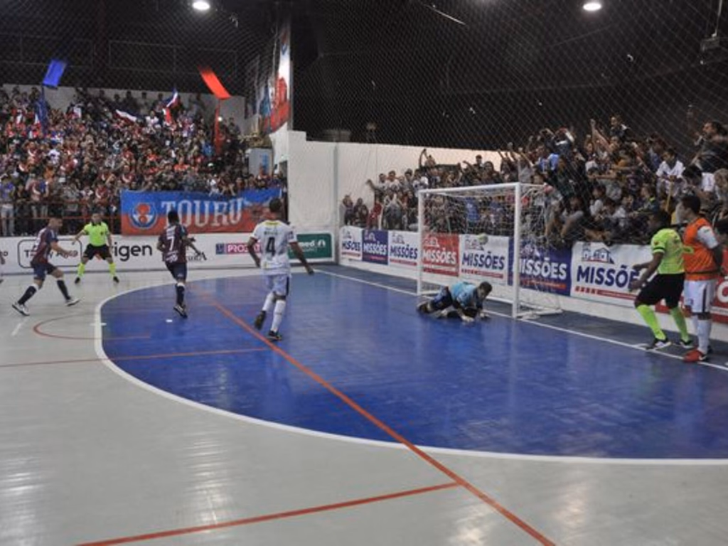 AEU pressiona, mas fica no empate com o Guarany