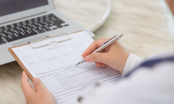 Exame pioneiro mostra danos em pulmões três meses após a infecção