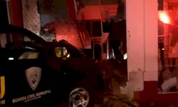 Polícia resgata cachorro abandonado no calçadão