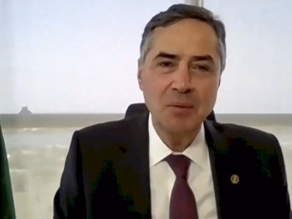 TSE firma parceria com Facebook e WhatsApp para combate à desinformação