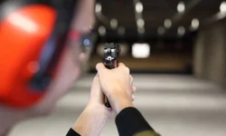 Dupla é presa com mais de 120 porções de drogas