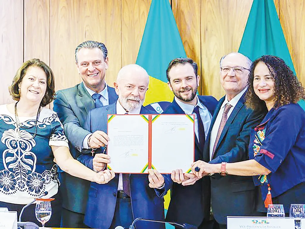 Governo federal anuncia linha de financiamento para auxiliar RS