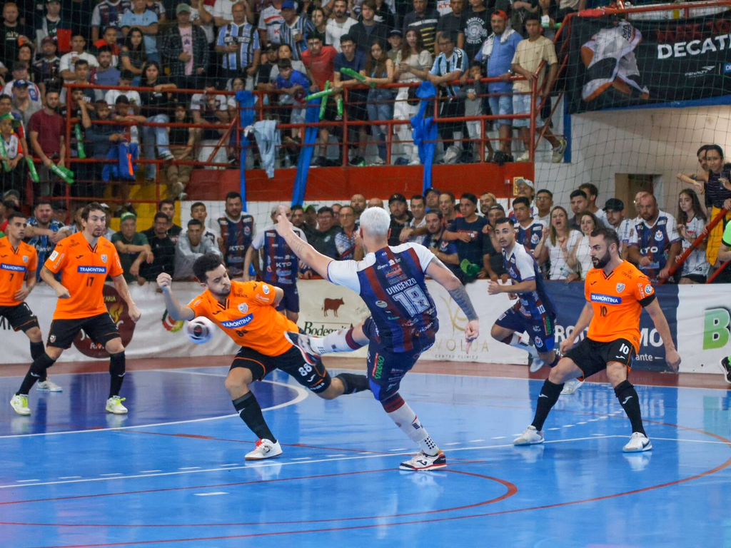 Um jogo de gigantes: vitória laranja no confronto com a Uruguaianense