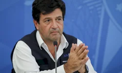 Mandetta fica, pelo menos por enquanto