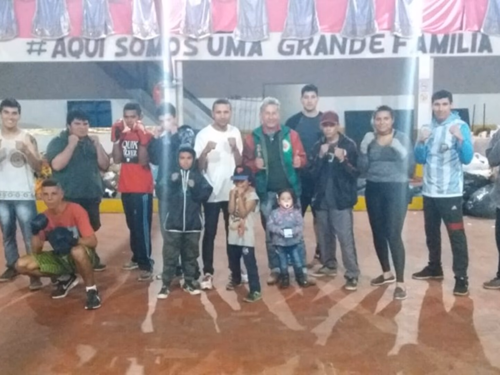 Projeto social oferece aulas gratuitas de boxe