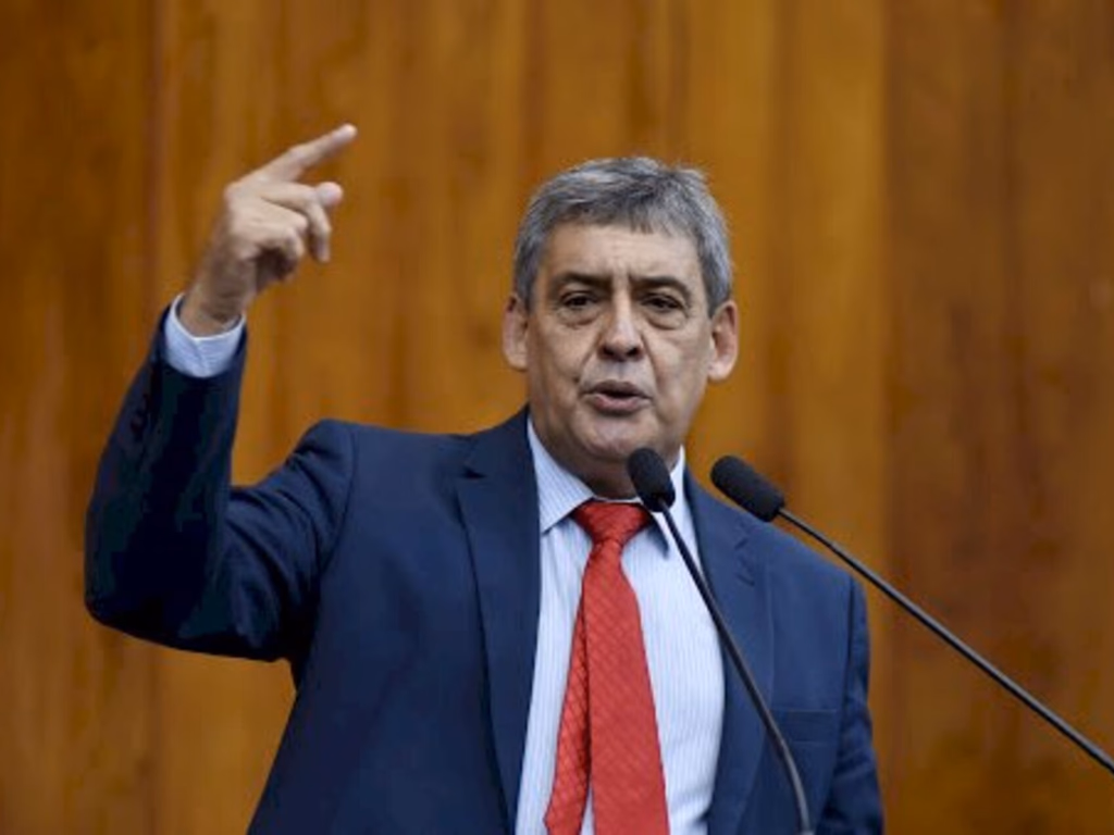 Melo é eleito prefeito da capital. Outros quatro municípios foram às urnas