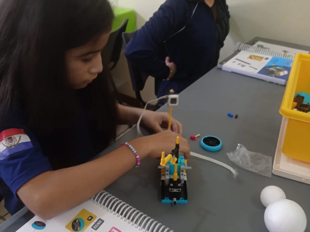 Rede municipal trabalha robótica em sala de aula