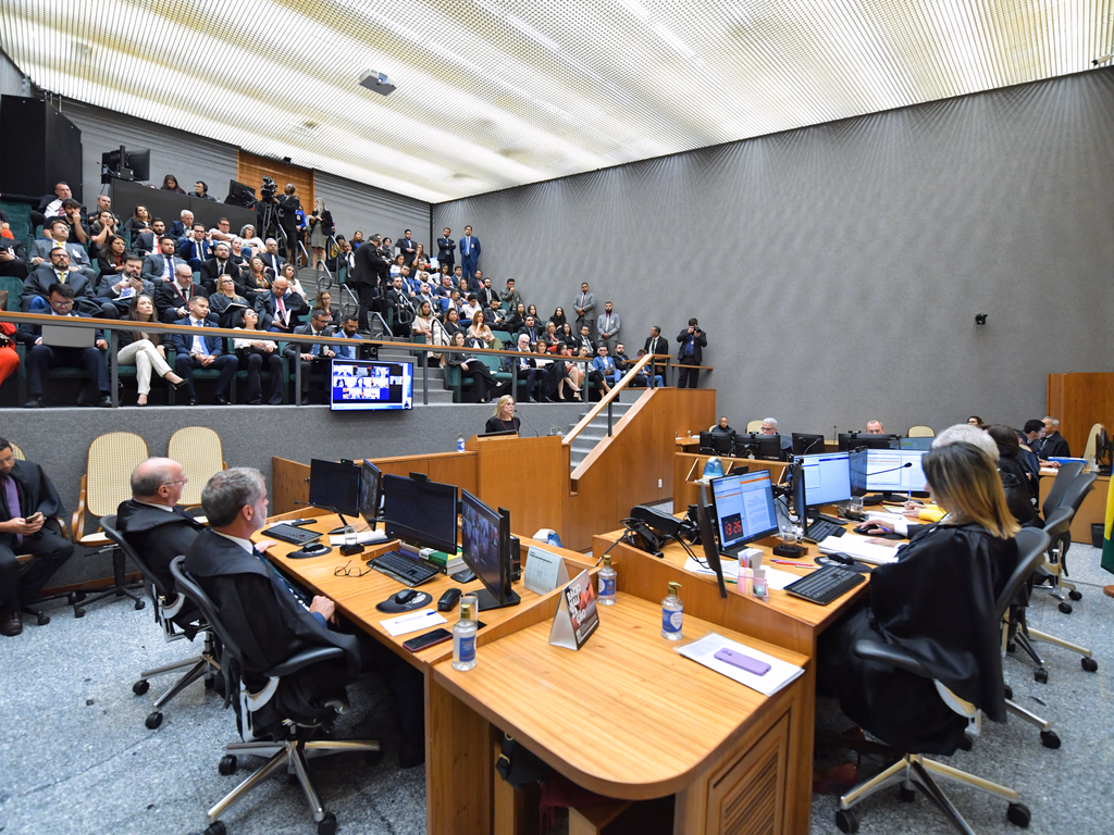 Ministros pedem vistas e julgamento de recurso é suspenso