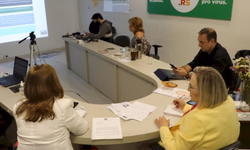 Exame pioneiro mostra danos em pulmões três meses após a infecção