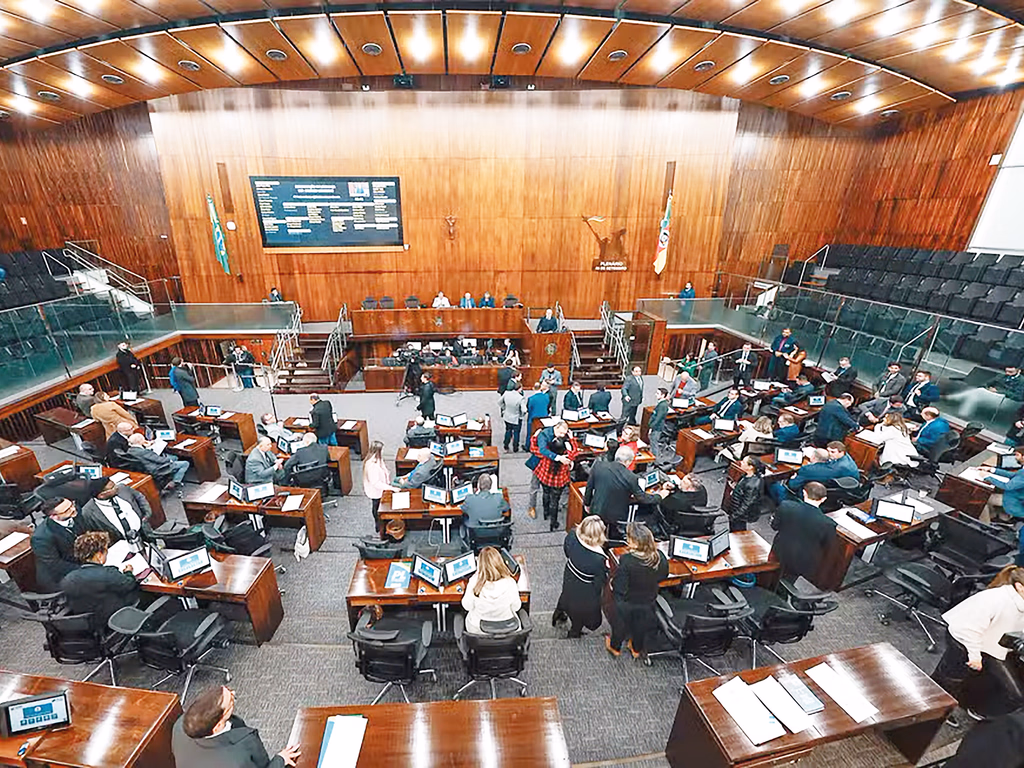 Aprovado projeto que prevê corte de benefícios de quem ocupa ou invade propriedades