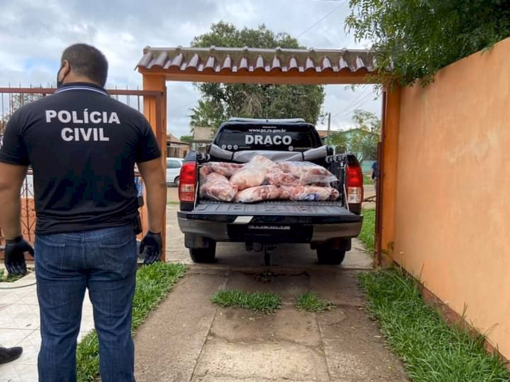 Homem é preso por comercializar alimentos impróprios para consumo