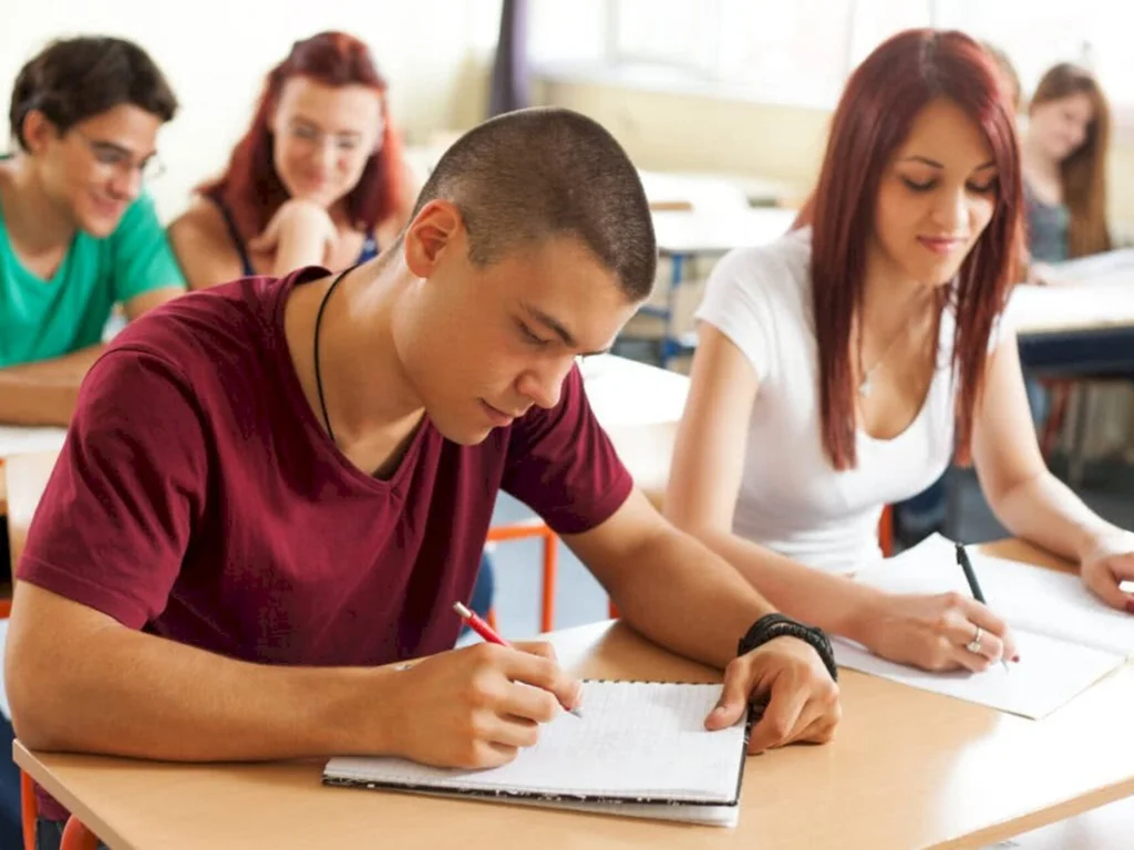 Provas do Encceja acontecem no domingo