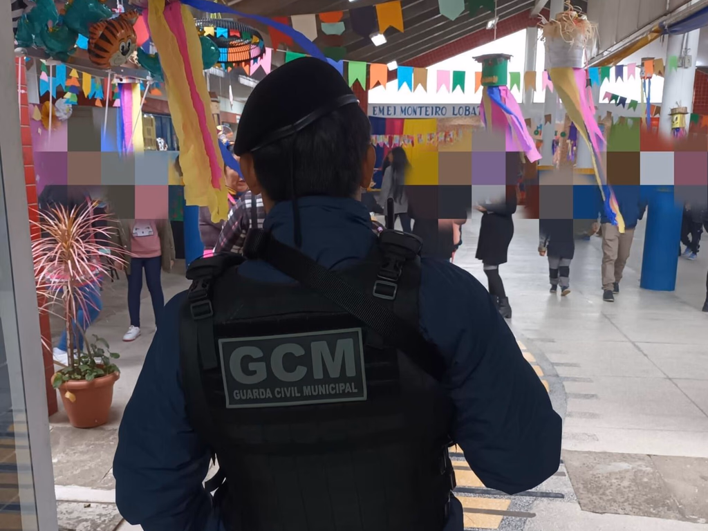 Réplica de arma causa tensão em festa julina escolar