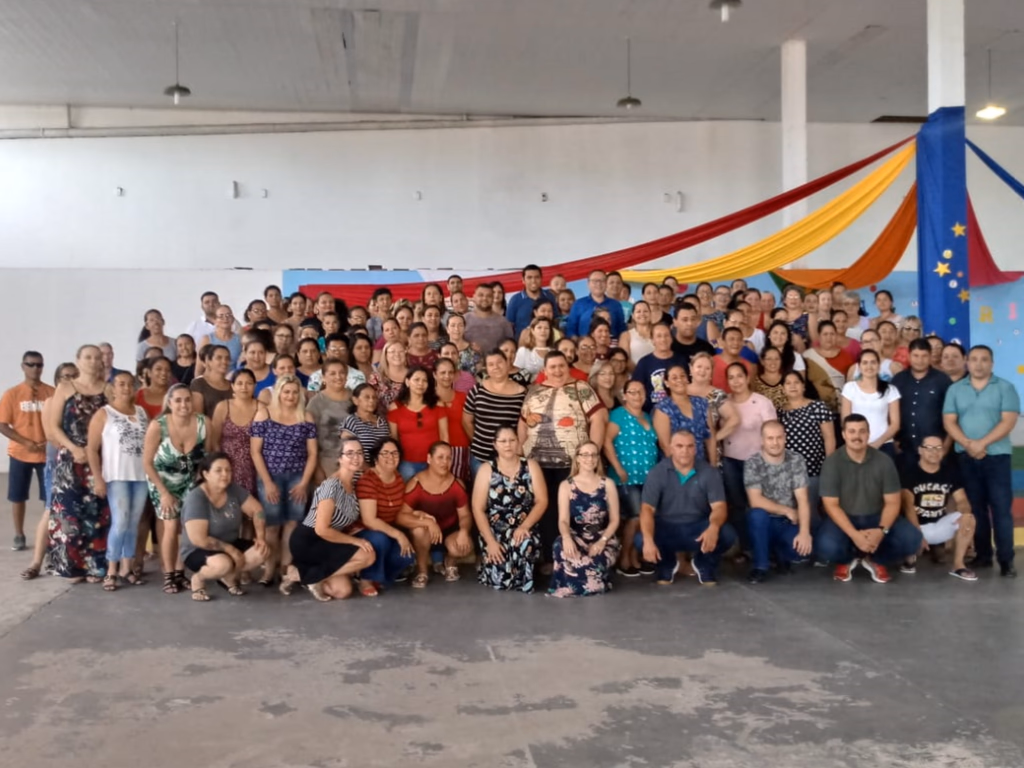 Merendeiras e serventes da rede municipal de ensino recebem capacitação