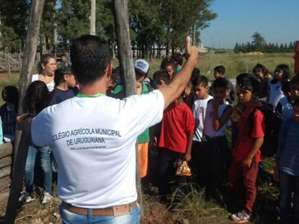 Alunos da Escola Marília participam de atividades no Colégio Agrícola