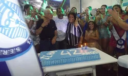 Cerca de duas mil pessoas participam do arrastão dos Rouxinóis