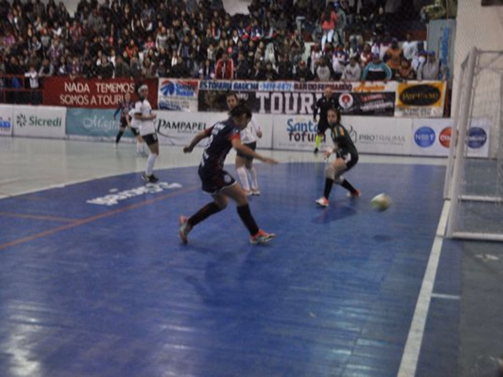 Celemaster e AEU entram em quadra para mais uma rodada dupla