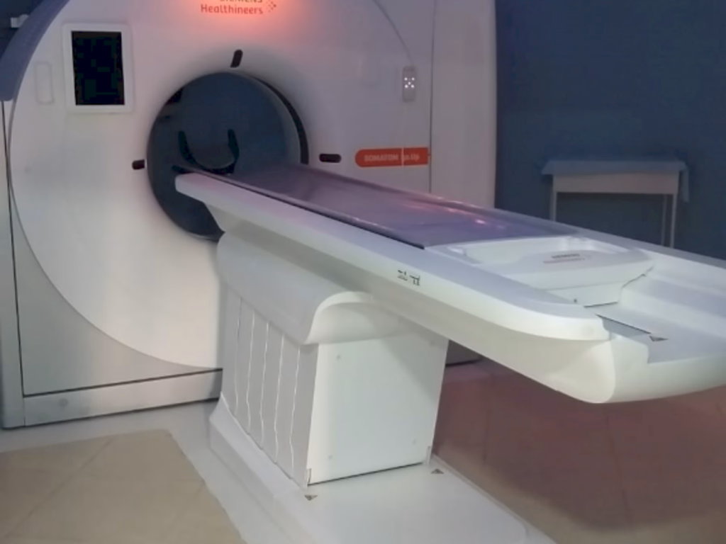 Santa Casa entrega novo tomógrafo à comunidade