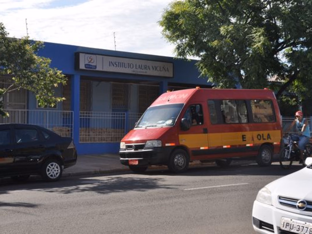 Aluno que agrediu professora será transferido da escola