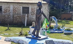 Estátua em homenagem ao Cabo Luiz Quevedo é erguida no bairro