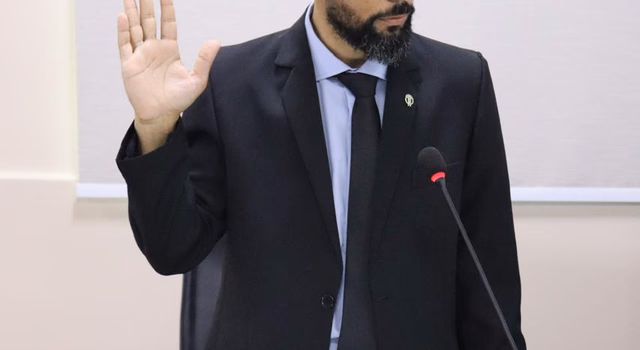 Gabriel Martines toma posse como vereador