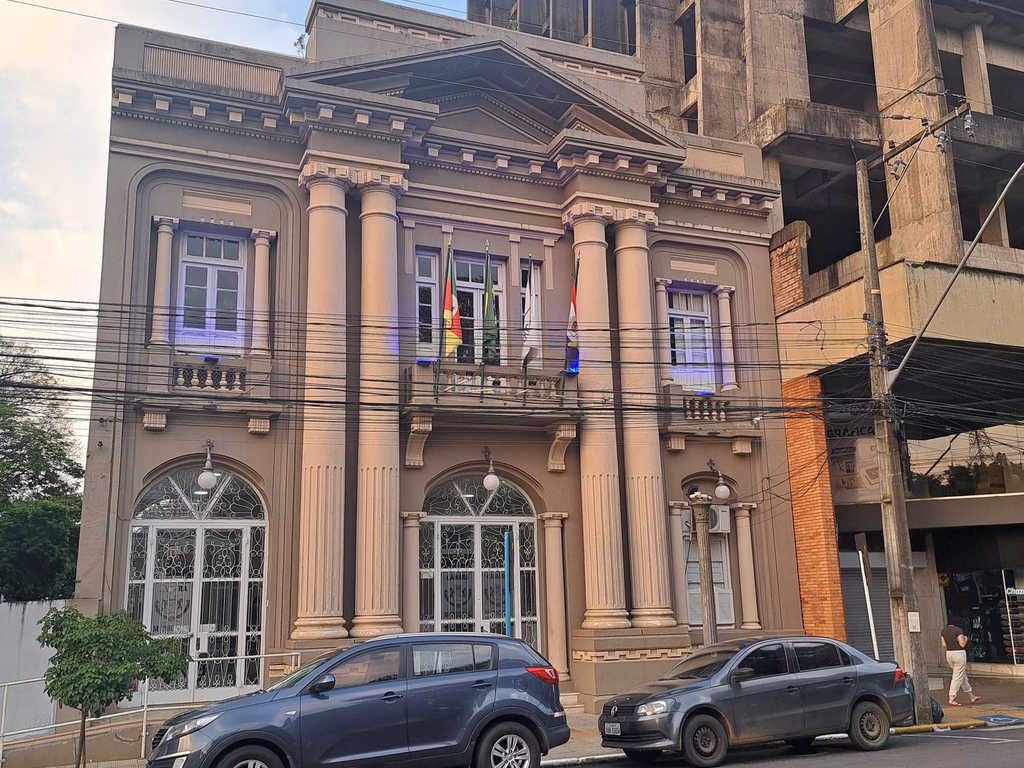 Vereadores querem aumentar quadro e salários dos servidores