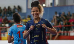 Celemaster carimba vaga na semi com goleada