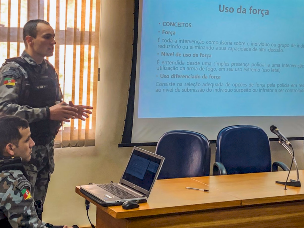 6ºBPChoque ministra curso para agentes de segurança