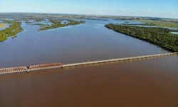 Mais de mil pessoas estão fora de casa
