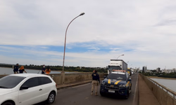 Argentinos protestam contra proibição de retorno ao país