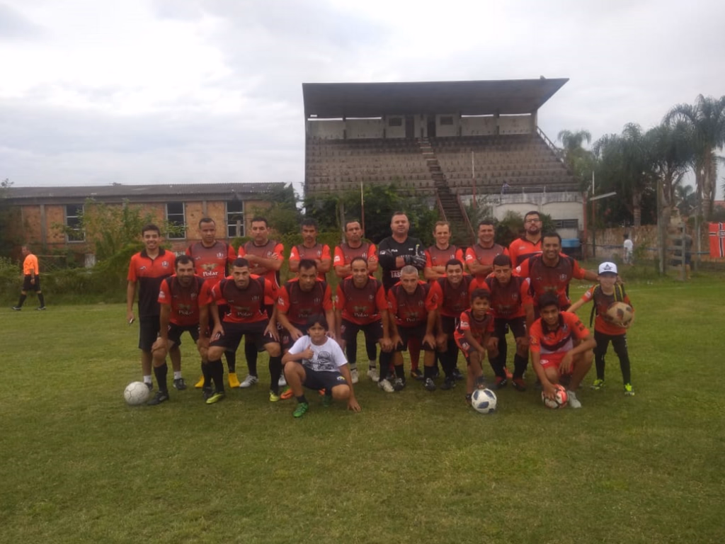 Barcelona vence e mantém liderança dos Quarentões