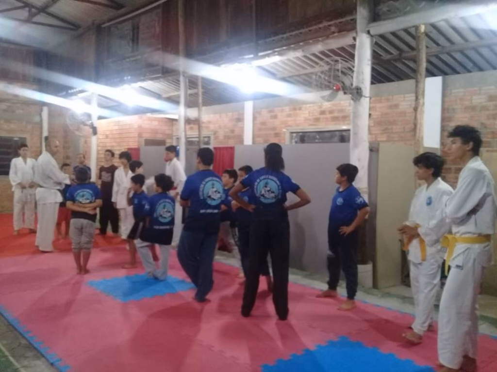 ONG oferece aulas gratuitas de karatê no Cabo Luiz Quevedo