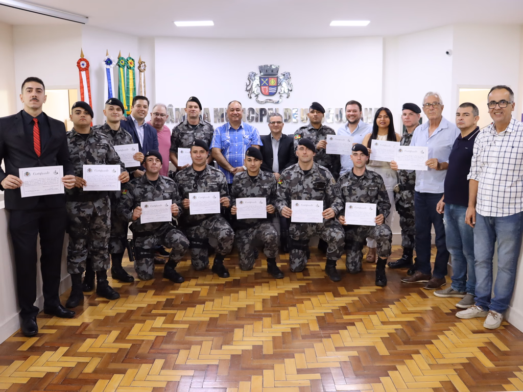 Efetivo é homenageado na Câmara