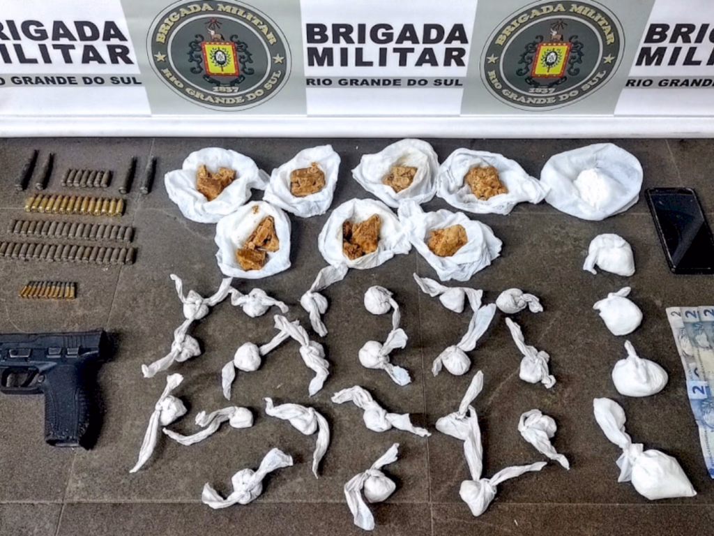 Homem é preso com armamento de calibre restrito