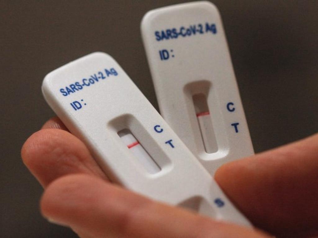 OMS mantém nível máximo de alerta para covid-19