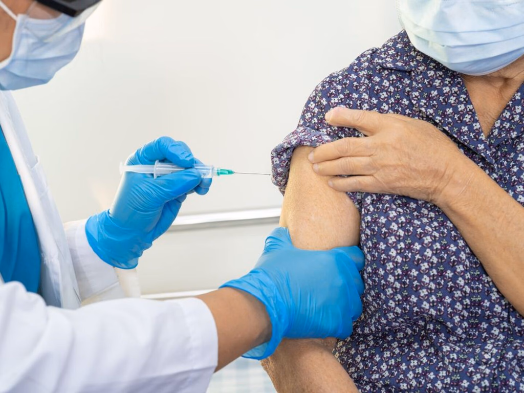 Vacina contra a covid-19 chega em quantidade limitada