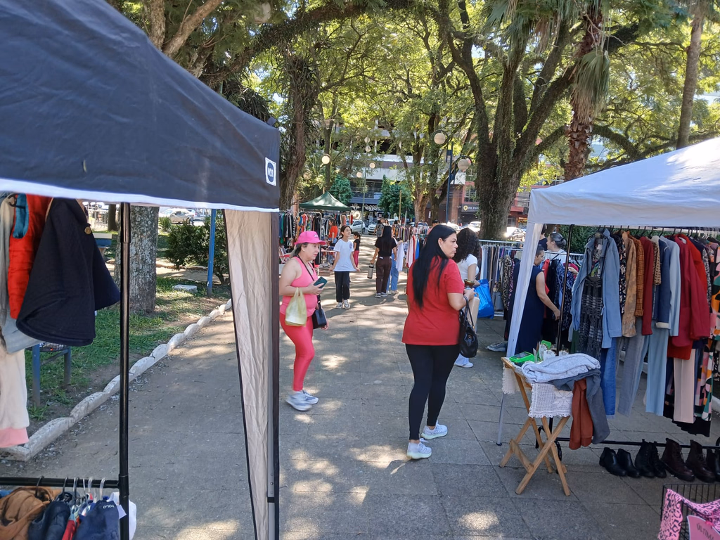 Feira de brechós supera expectativas e consolida sucesso em Uruguaiana