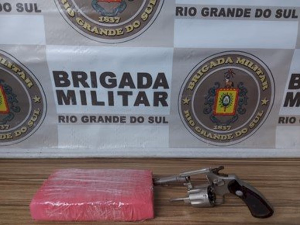 Mulher é presa com quase 1kg de cocaína